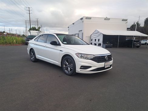 Used 2020 Volkswagen Jetta R-Line w/ R-Line Cold Weather Package image 3