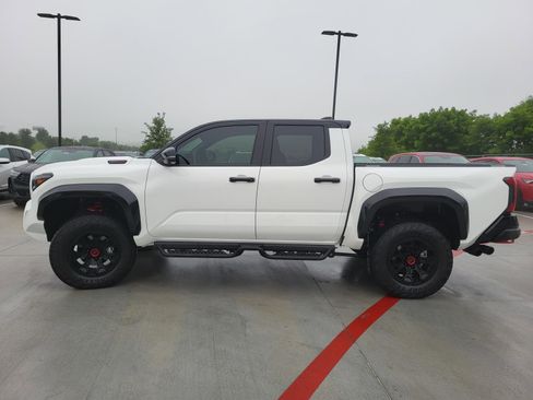 Used 2026 Toyota Tacoma TRD Pro AWD/4WD image 3