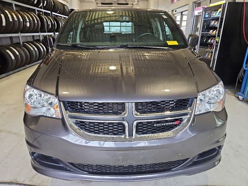 Used 2016 Dodge Grand Caravan SE image 2