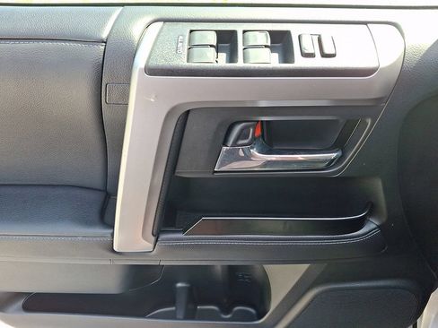 Used 2022 Toyota 4Runner SR5 AWD/4WD image 15
