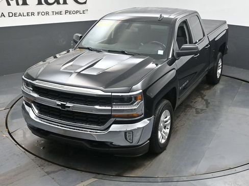 Used 2018 Chevrolet Silverado 1500 LT w/ All Star Edition image 41