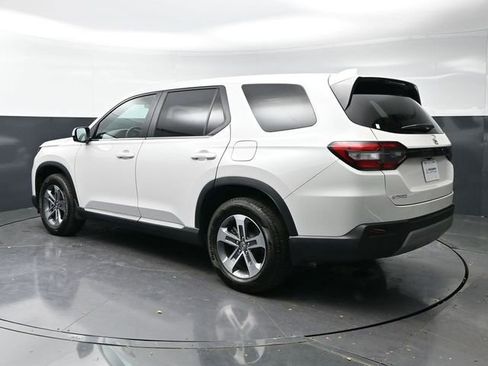 Used 2025 Honda Pilot EX-L image 7