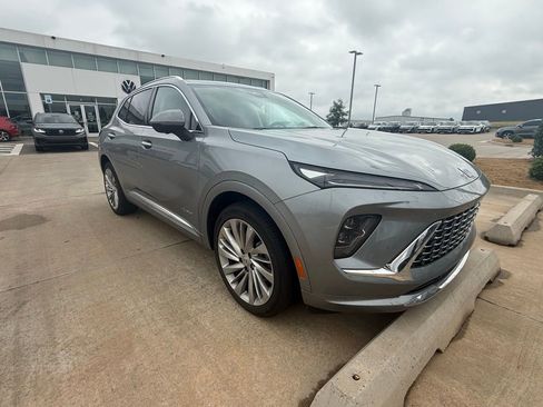 Used 2025 Buick Envision Avenir AWD/4WD image 4