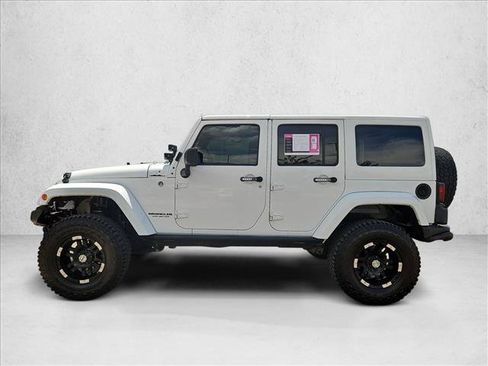 Used 2013 Jeep Wrangler Unlimited Sahara AWD/4WD image 9