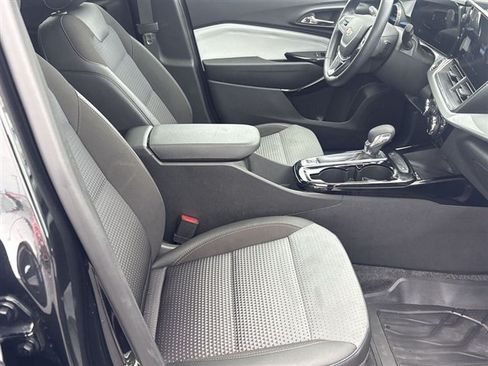 Certified 2024 Chevrolet Trax LT w/ Sunroof Package FWD image 26