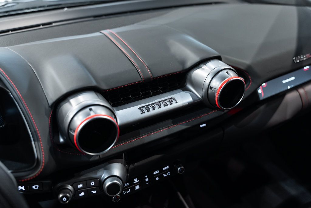 Used 2020 Ferrari 812 Superfast RWD image 32