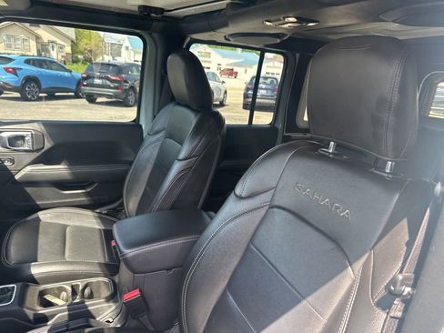 Used 2023 Jeep Wrangler Unlimited Sahara w/ Cold Weather Group AWD/4WD image 17