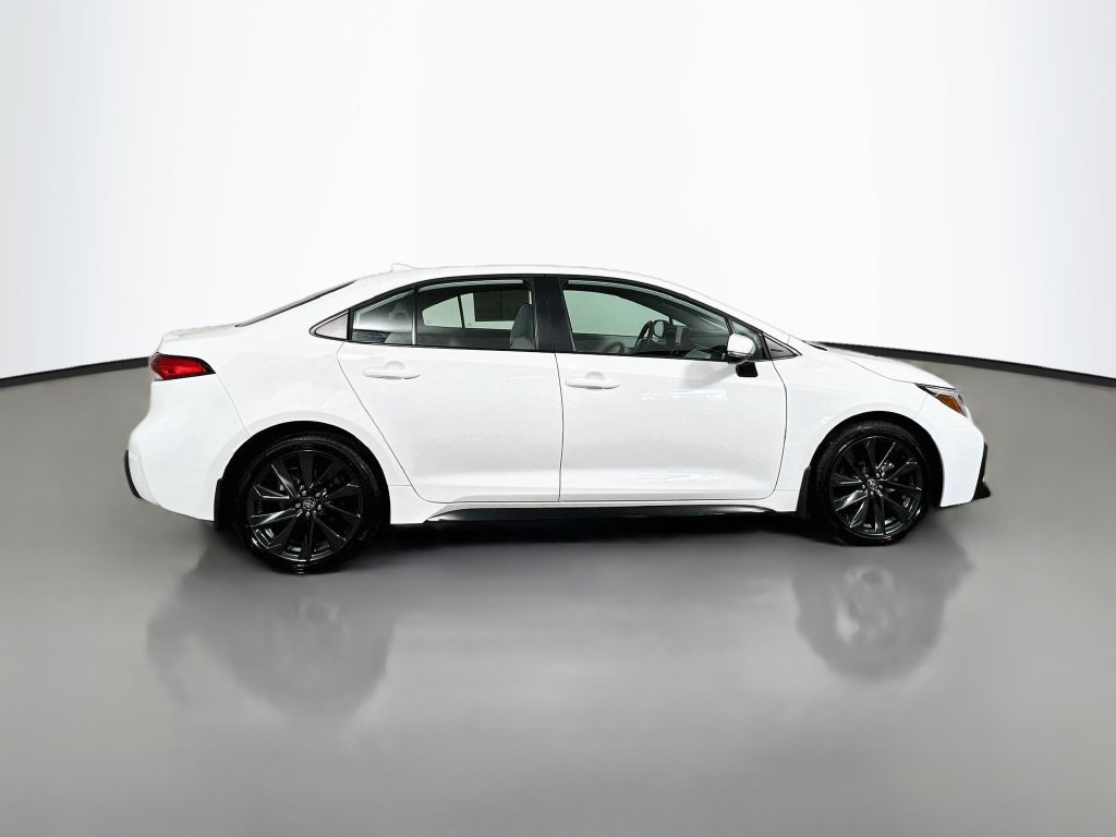 Used 2026 Toyota Corolla SE FWD image 2