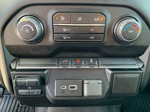 Used 2022 Chevrolet Silverado 2500 Custom w/ Custom Value Package image 27