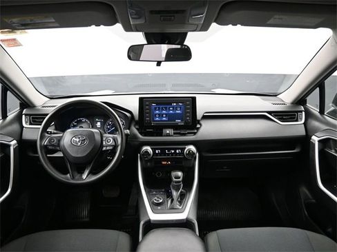 Used 2022 Toyota RAV4 LE image 19