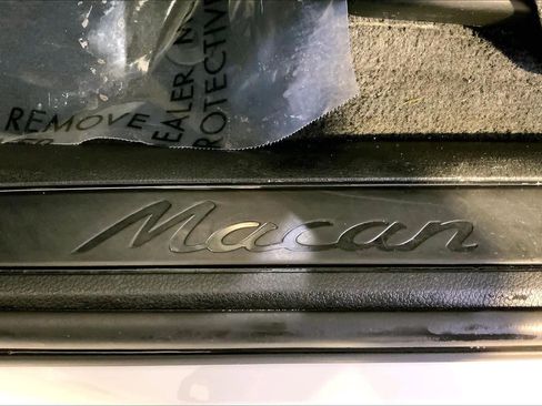 Used 2021 Porsche Macan image 19