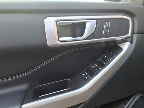Used 2024 Ford Explorer XLT w/ Equipment Group 202A RWD image 7