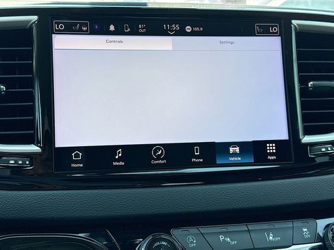 Used 2024 Chrysler Pacifica Touring-L FWD image 32