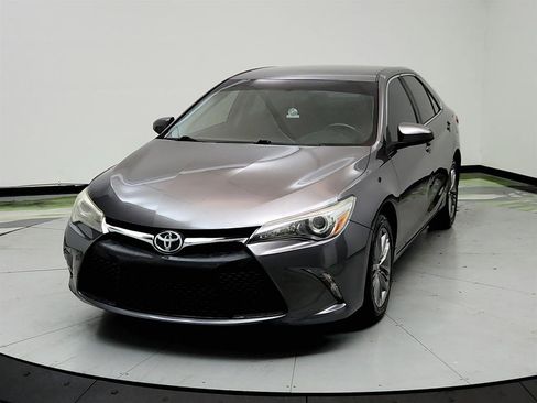 Used 2016 Toyota Camry SE image 2