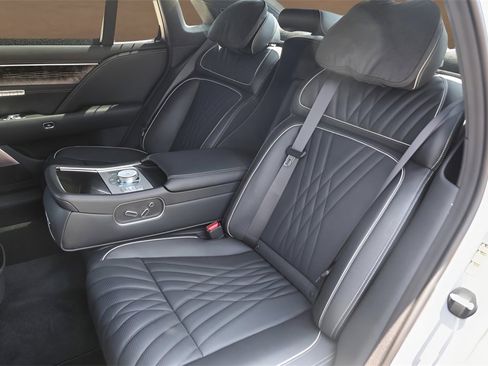 Used 2025 Genesis G90 3.5T image 27