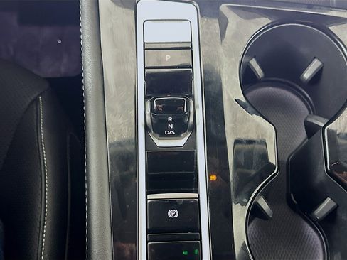 Used 2025 Volkswagen Atlas SE image 25