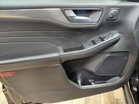 Certified 2022 Ford Escape Titanium image 37