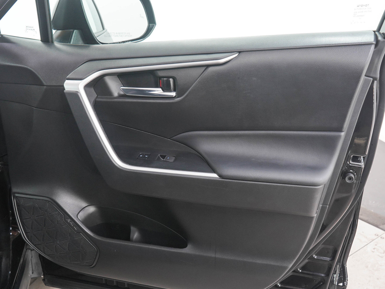 Used 2022 Toyota RAV4 XLE Premium FWD image 12