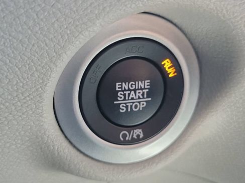 Used 2023 Chrysler Pacifica Touring-L FWD image 30