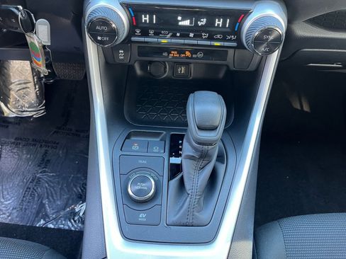 Used 2025 Toyota RAV4 LE image 40