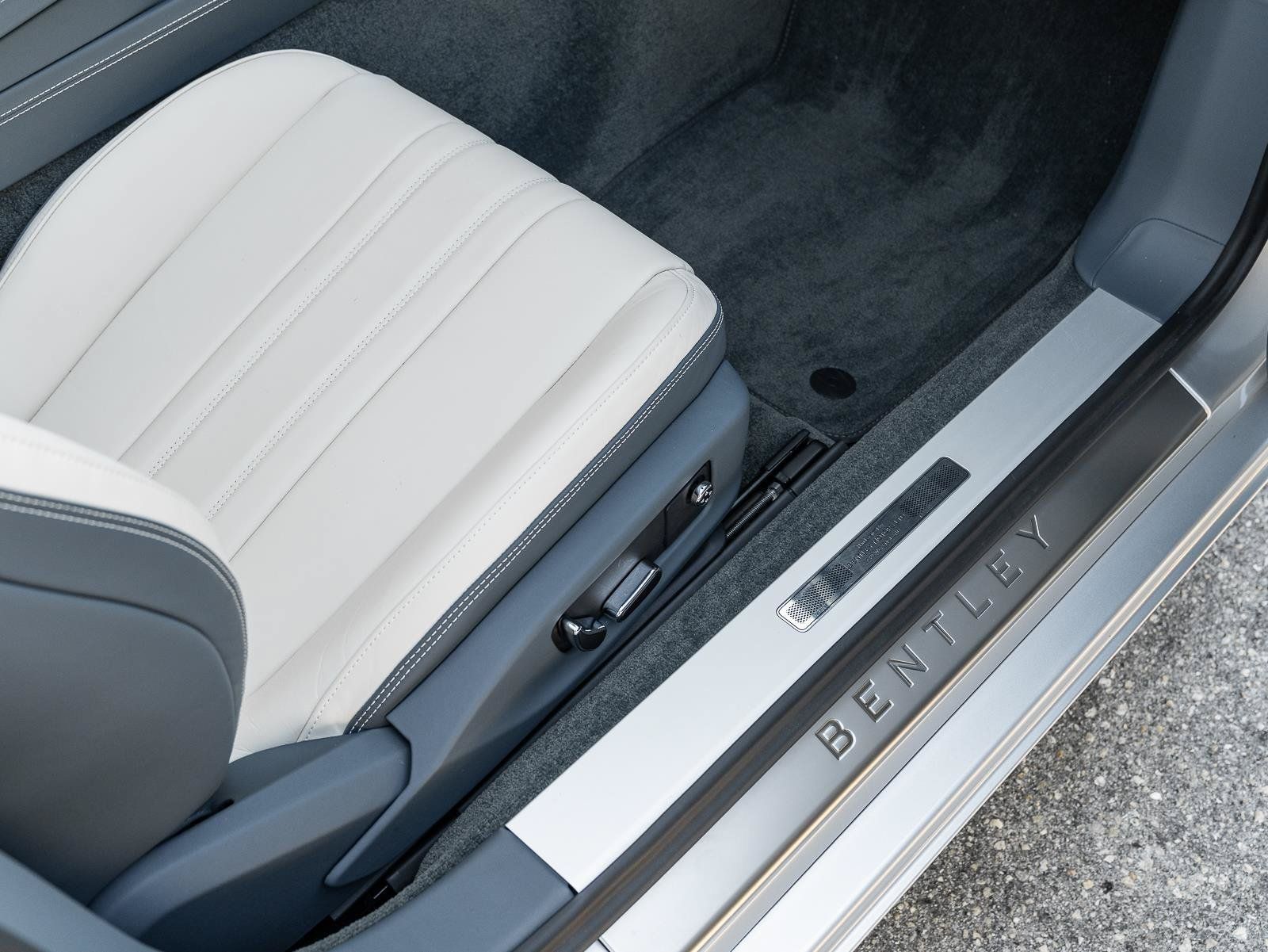 Used 2022 Bentley Continental GT AWD/4WD image 42