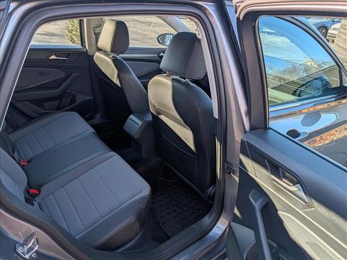 Certified 2025 Volkswagen Jetta SE w/ Sunroof Package image 14