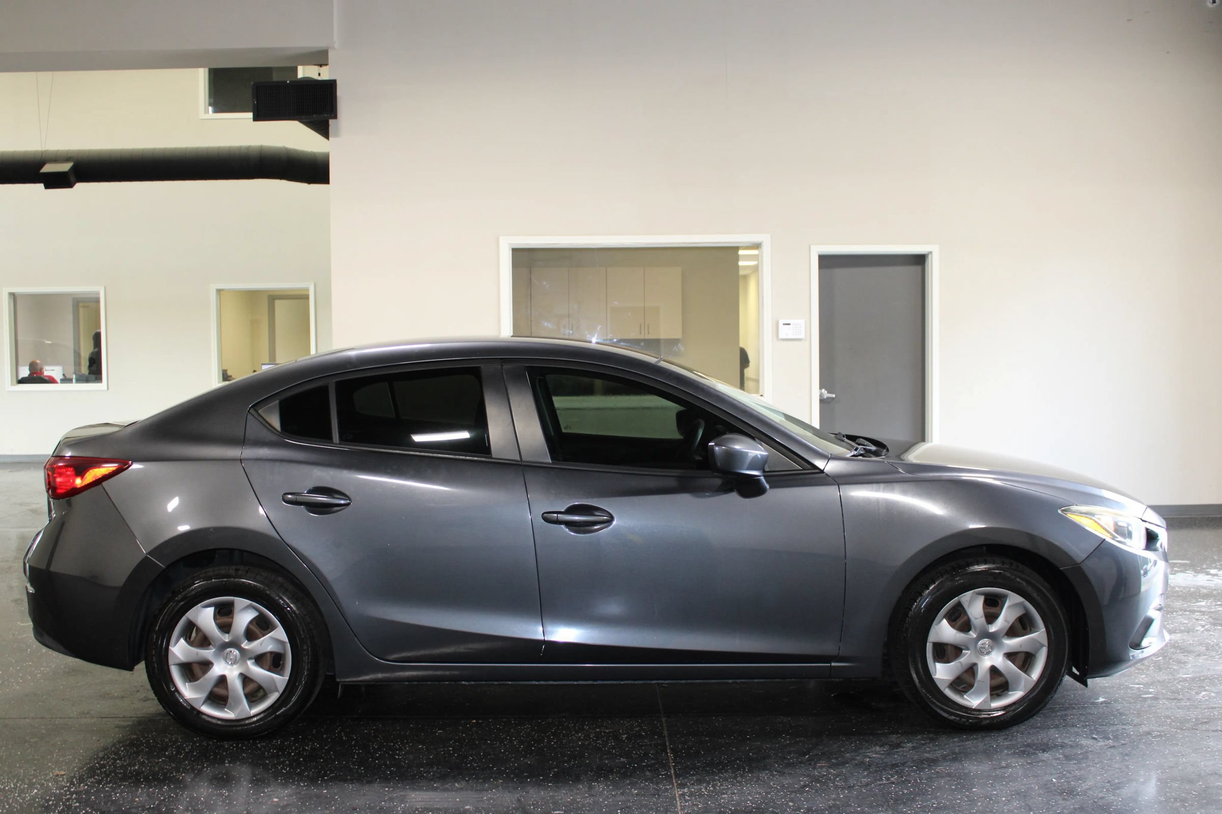 Used 2015 MAZDA MAZDA3 i Sport FWD image 3
