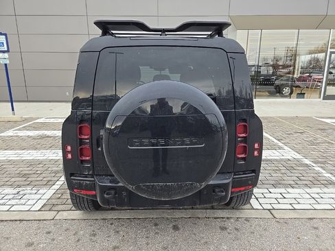 Used 2024 Land Rover Defender 110 X-Dynamic SE image 6