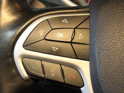 Used 2016 Jeep Cherokee Trailhawk w/ Comfort & Convenience Group image 23