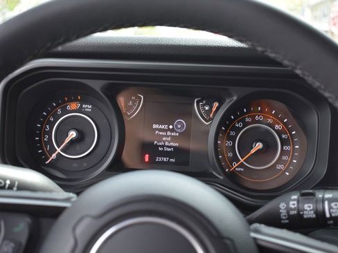Used 2025 Jeep Wrangler Unlimited Sport AWD/4WD image 16