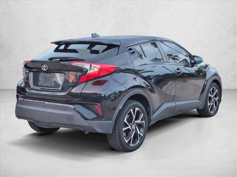 Used 2021 Toyota C-HR XLE FWD image 5