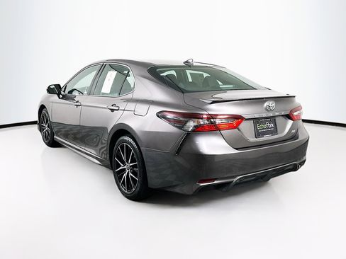 Used 2022 Toyota Camry SE FWD image 5