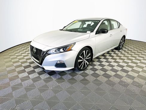 Used 2019 Nissan Altima 2.0 SR FWD image 5