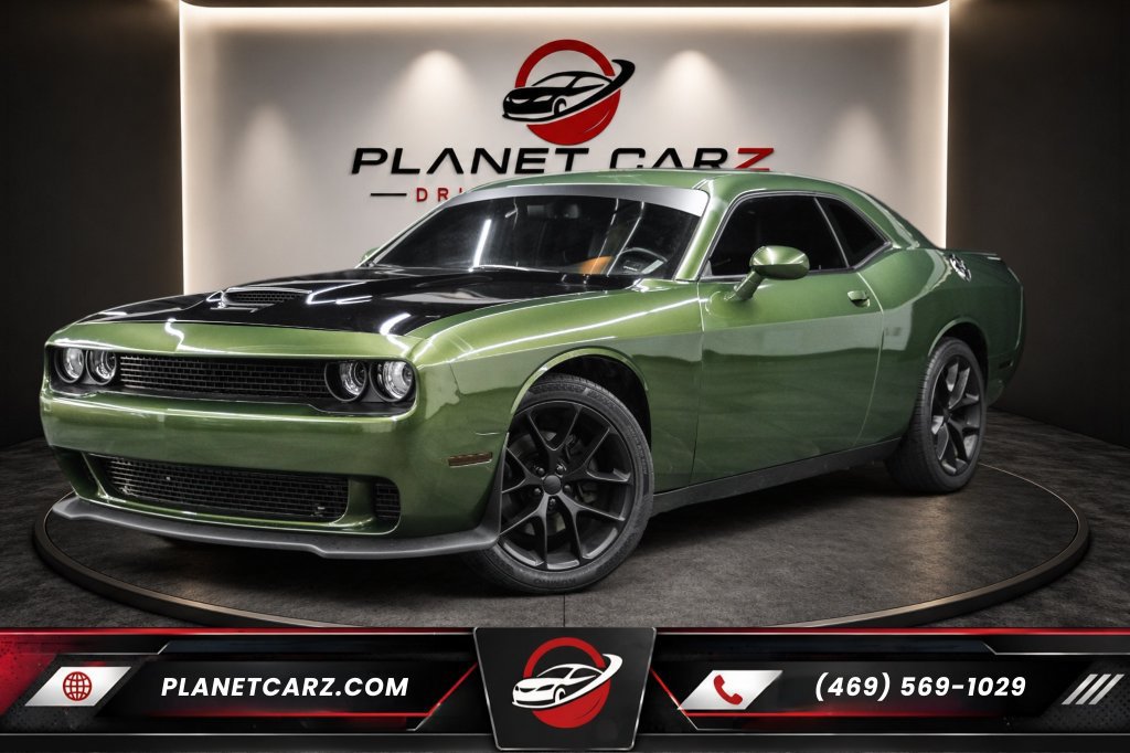 Used 2022 Dodge Challenger SXT w/ Plus Package RWD image 1