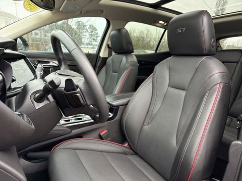 Used 2023 Buick Envision Essence w/ Sport Touring Package image 7