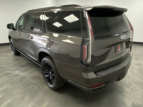 Used 2021 Cadillac Escalade ESV Sport Platinum w/ LPO, ONYX Package image 4