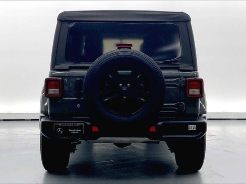 Used 2020 Jeep Wrangler Unlimited Sahara image 5
