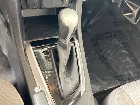 Used 2018 Toyota Corolla LE FWD image 16