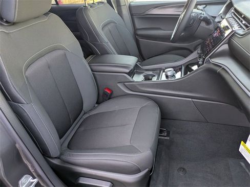 New 2025 Jeep Grand Cherokee Laredo w/ Luxury Tech Group I image 27