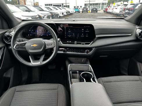 Used 2025 Chevrolet Equinox LT FWD image 8