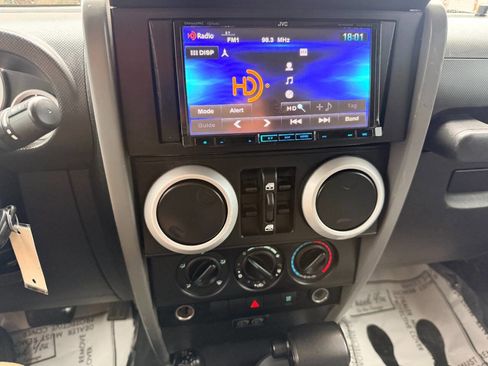 Used 2008 Jeep Wrangler Unlimited Sahara w/ Dual Top Group AWD/4WD image 29