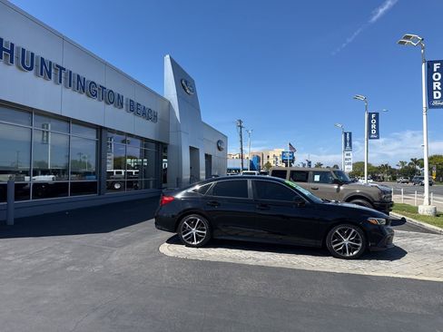 Used 2024 Honda Civic Touring image 3