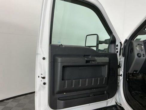 Used 2011 Ford F350 Lariat w/ Chrome Pkg image 12