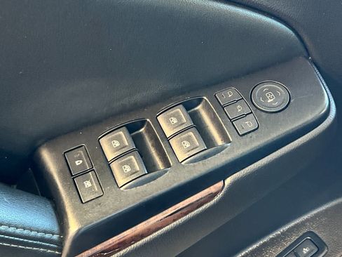 Used 2017 GMC Yukon XL SLT image 13