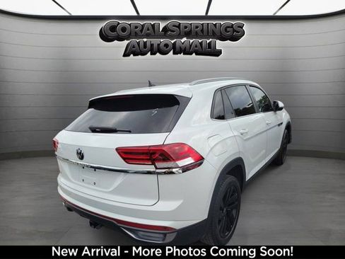 Used 2022 Volkswagen Atlas Cross Sport SE FWD image 2