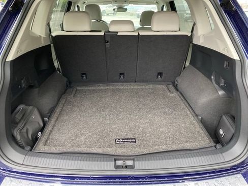Used 2024 Volkswagen Tiguan SE w/ Panoramic Sunroof Package AWD/4WD image 18