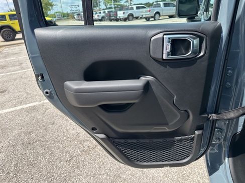 New 2025 Jeep Gladiator Sport image 44