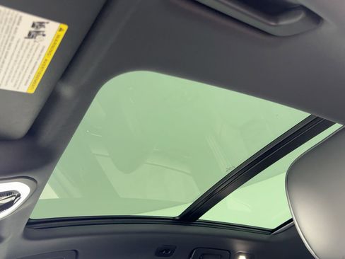 Used 2026 Porsche Macan image 16