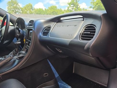 Used 2004 Chevrolet Corvette Convertible w/ Preferred Equipment Group RWD image 17