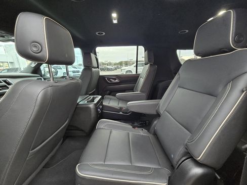 Used 2024 Chevrolet Suburban Premier image 10